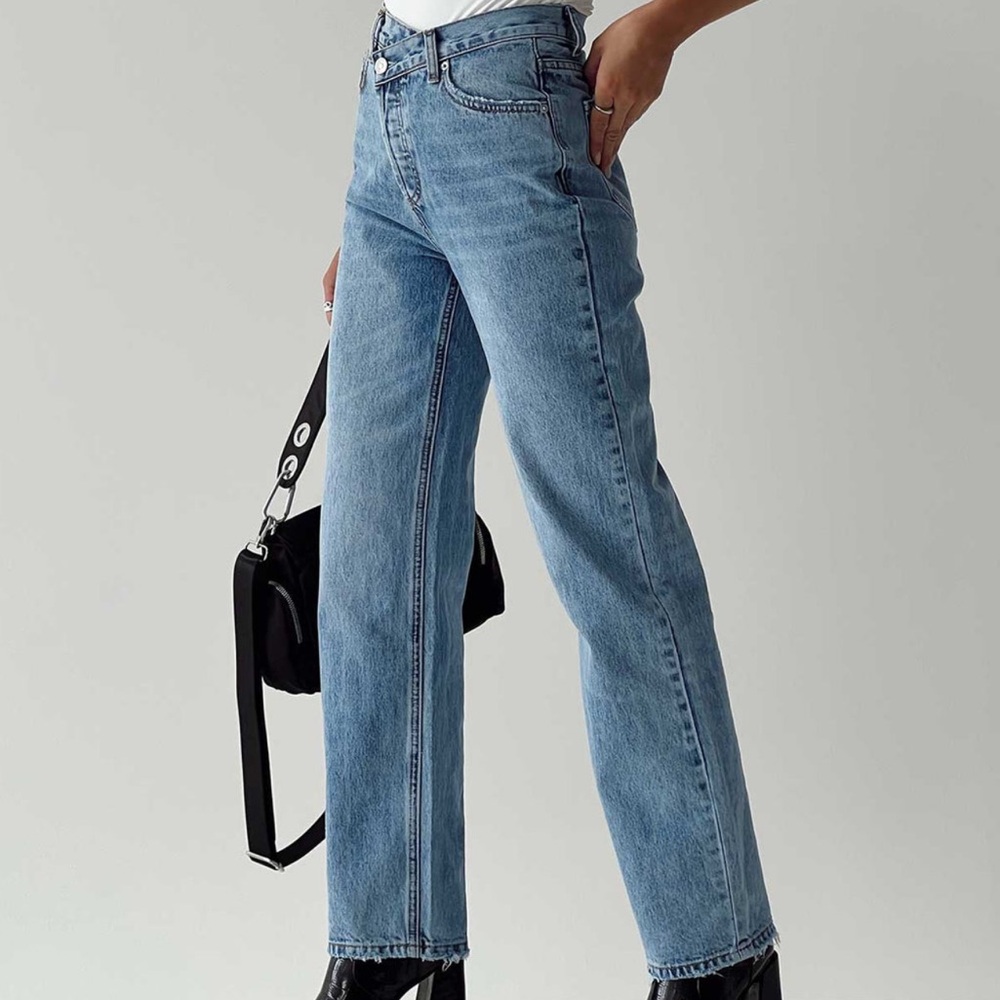 Princess Polly-Holly Asymmetric Straight Leg Jean Light
Wash Denim